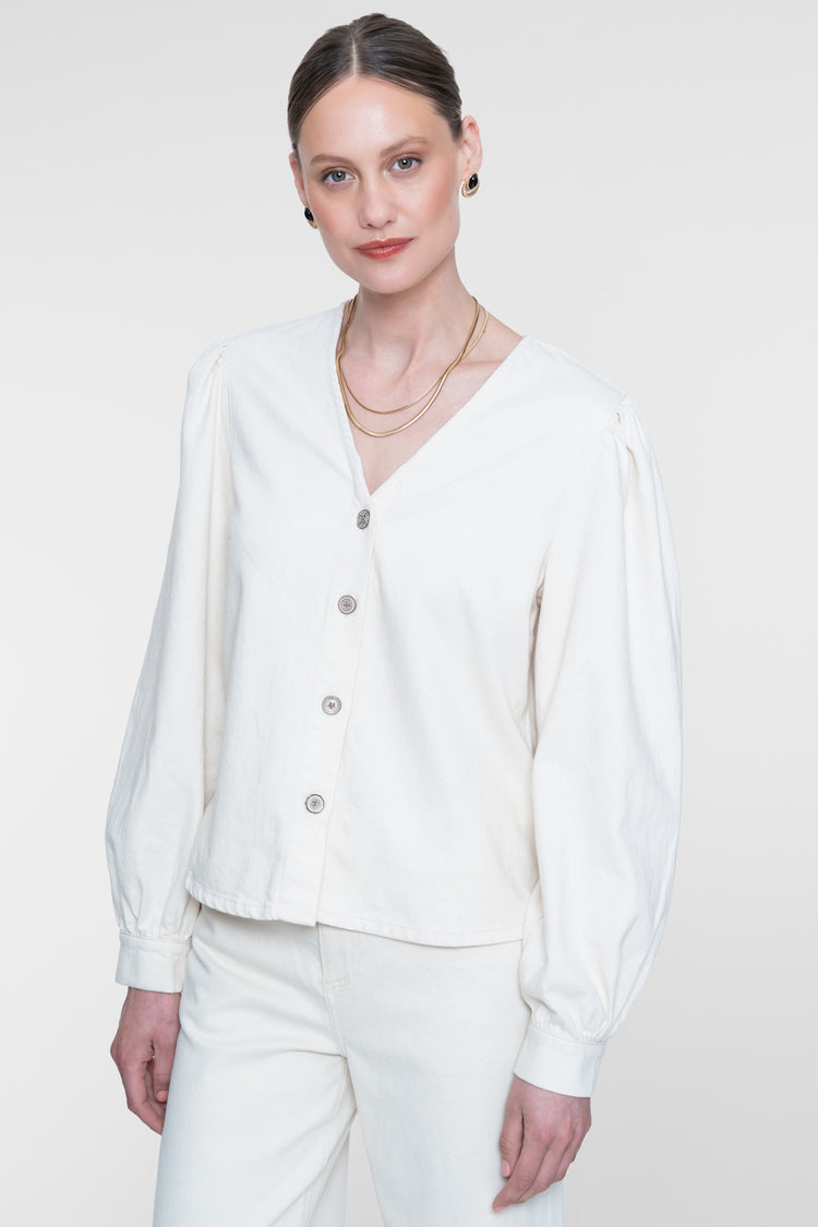 Geisha witte denim blouse met V-hals en decoratieve knoopsluiting