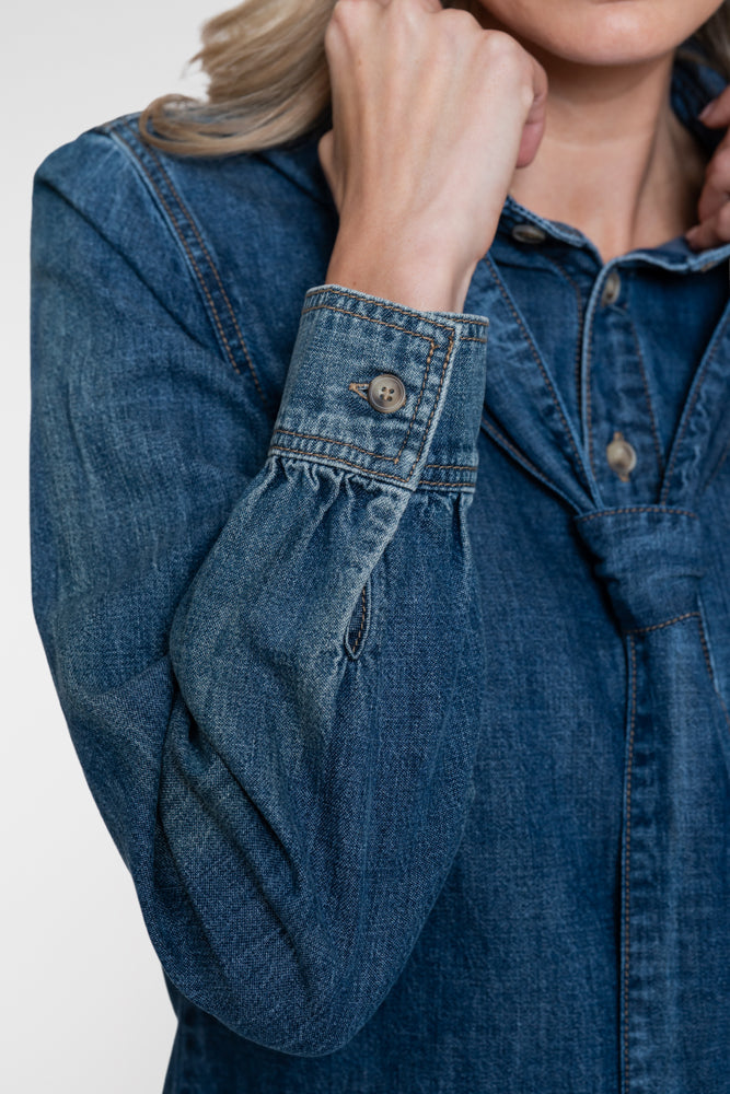 Geisha getailleerde denim blouse met strikdetail