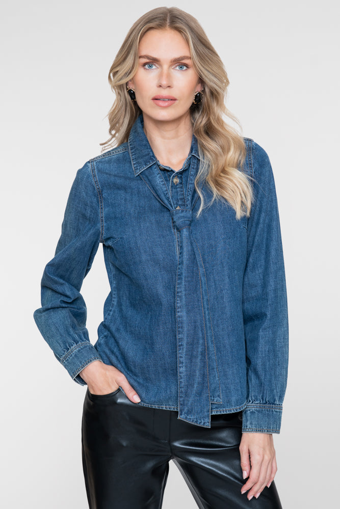 Geisha getailleerde denim blouse met strikdetail