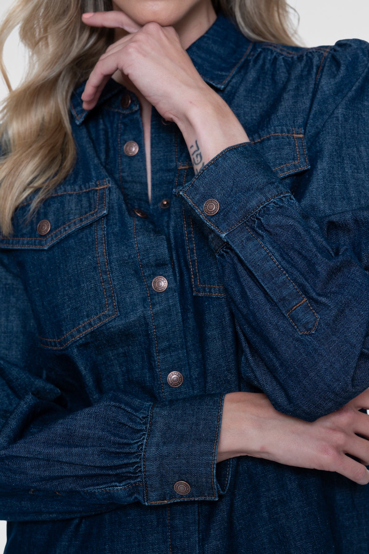 Geisha denim blouse met borstzakken en contrasterende stiksels