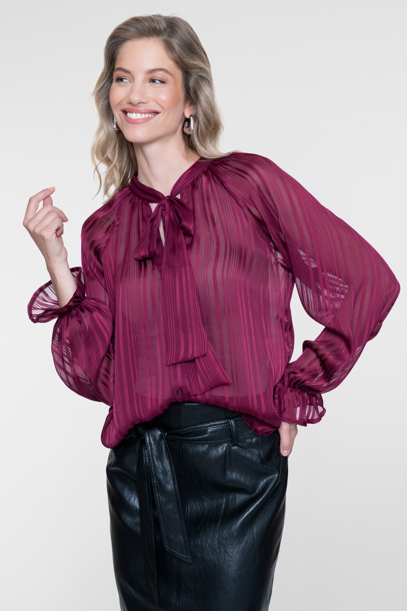 Geisha semi-transparante blouse met strikdetail en geweven strepen
