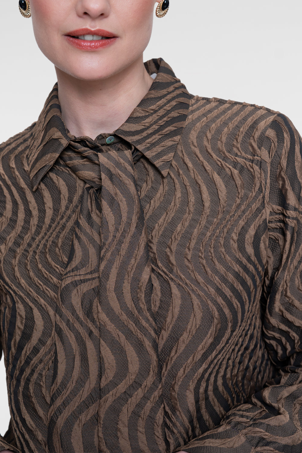 Geisha blouse met strikdetail en ingeweven golvenpatroon