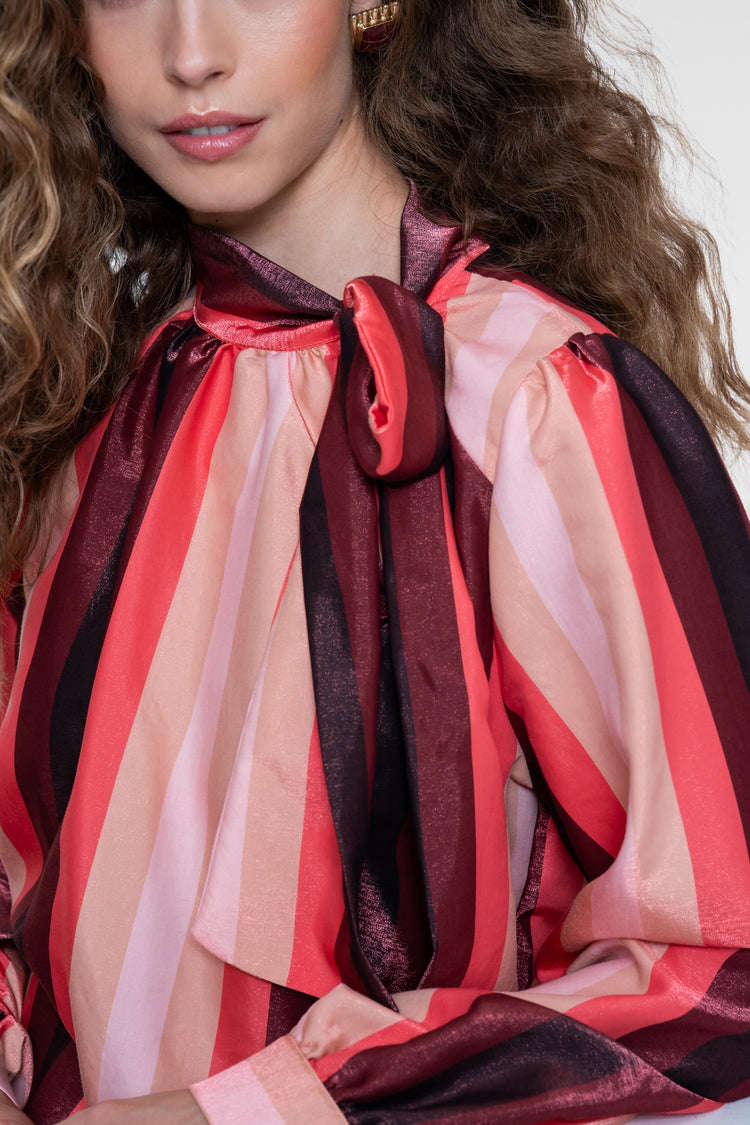 Geisha blouse met strikhals en glanzend streeppatroon