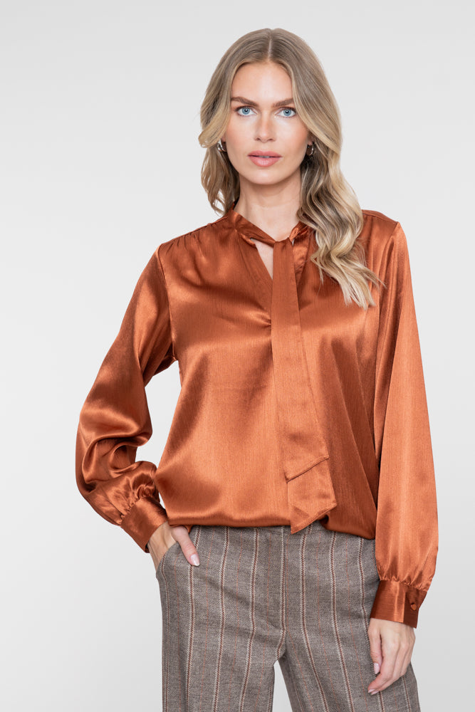 Geisha satijnachtige blouse met V-hals en strikdetail