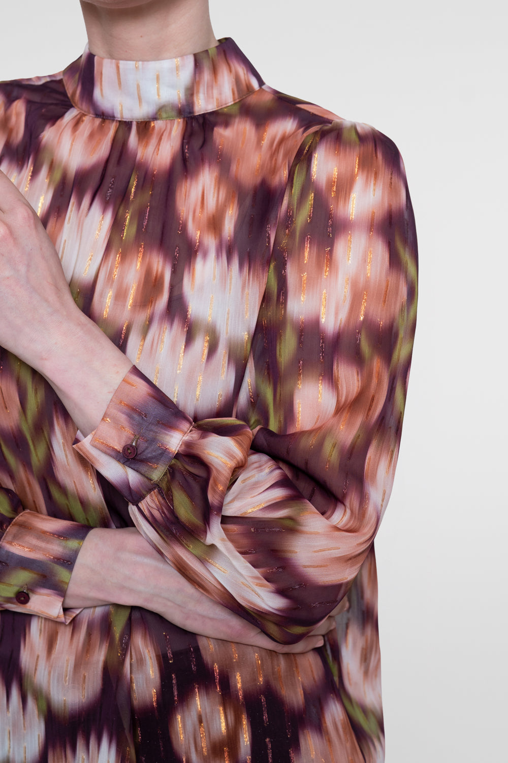 Geisha blouse met opstaande hals en kleurrijke dessinprint