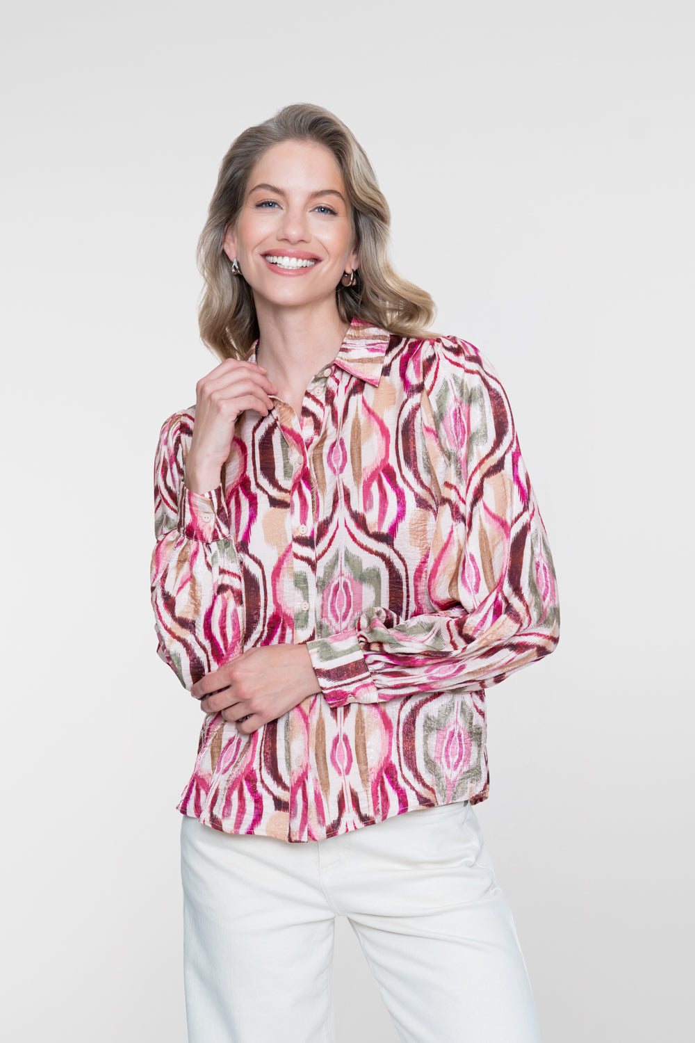Geisha blouse met kleurrijke print en glans