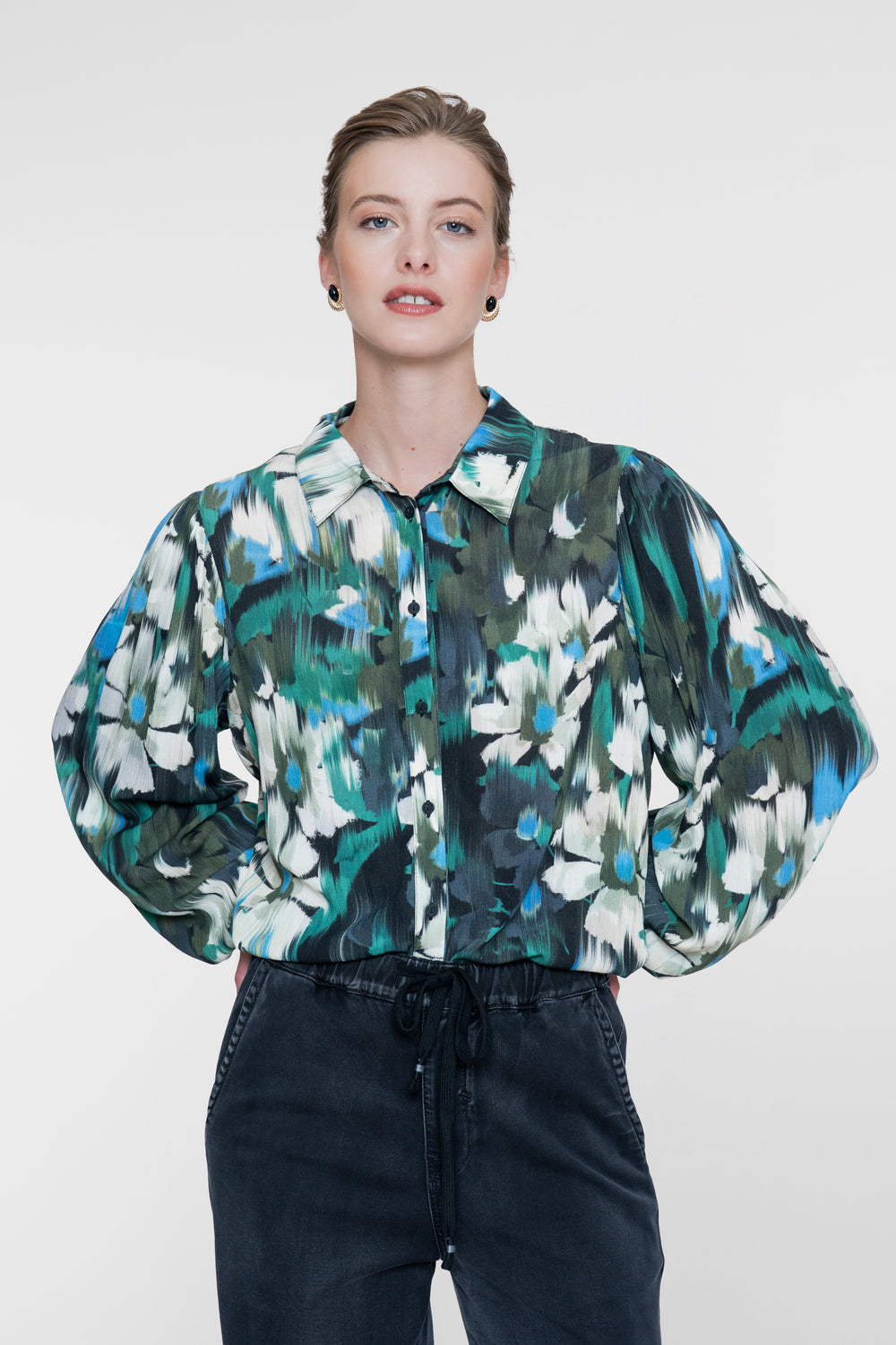 Geisha blouse met grafische bloemenprint en tape detail
