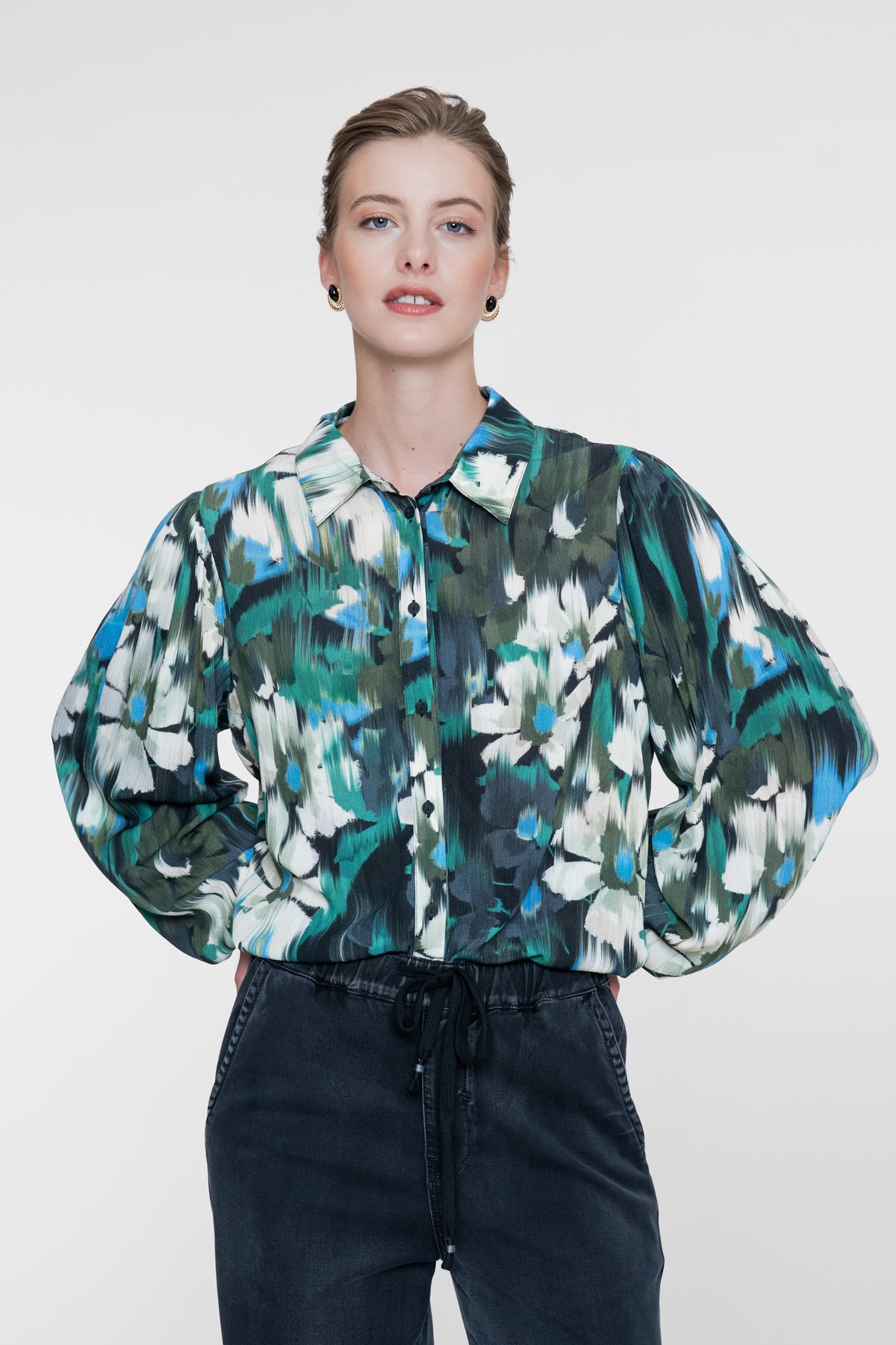 Geisha blouse met grafische bloemenprint en tape detail