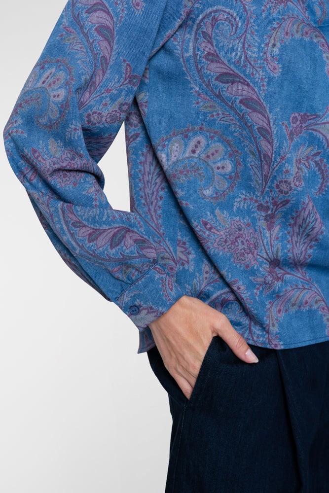 Geisha denim look blouse met paisley bloemenprint en V-snit