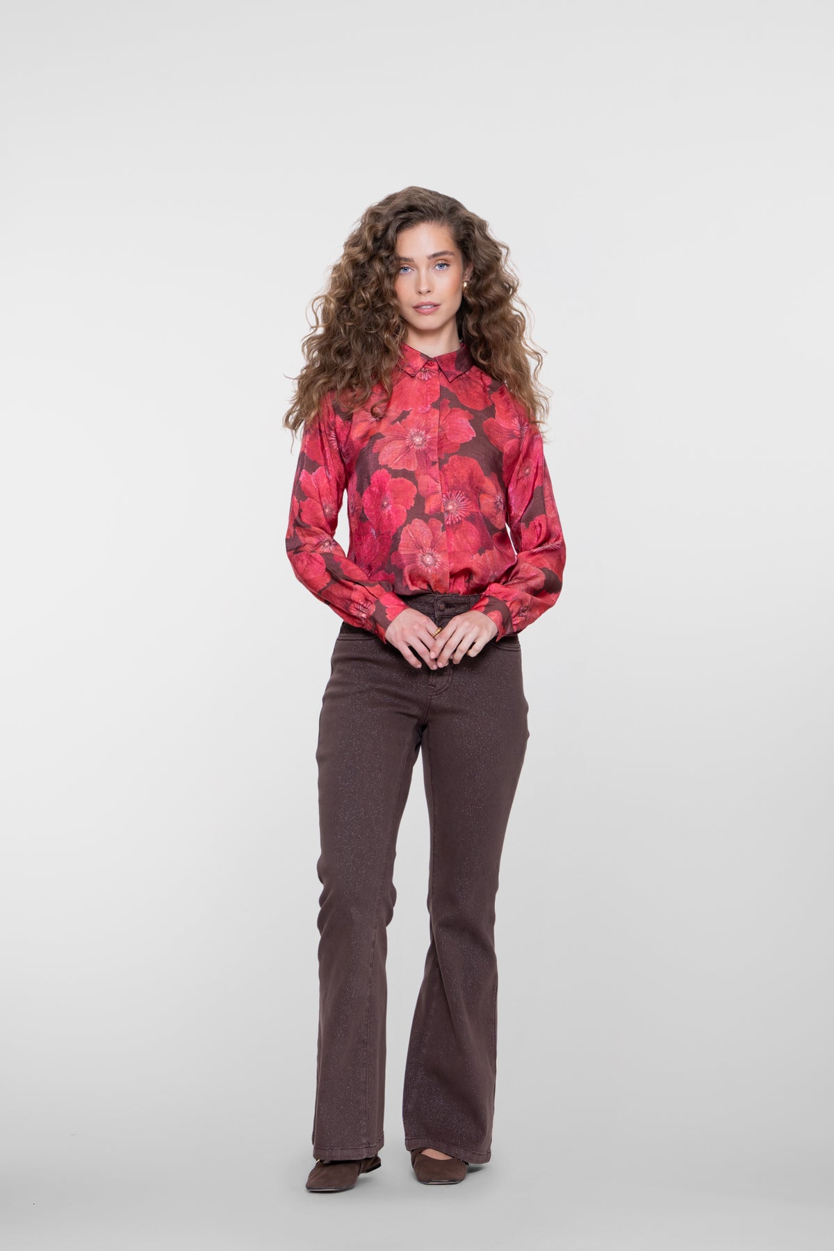 Geisha blouse met klassieke kraag en bloemendessin – Shop de look