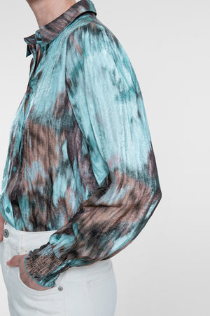 Geisha blouse met aquarelprint en gesmokte manchetten