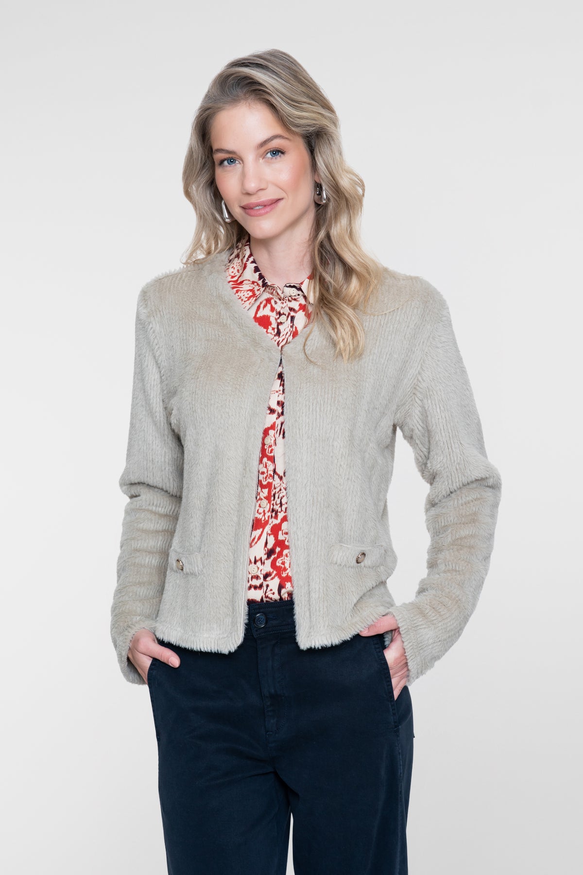 Geisha blouse met klassieke kraag en sierlijke print – Shop de look