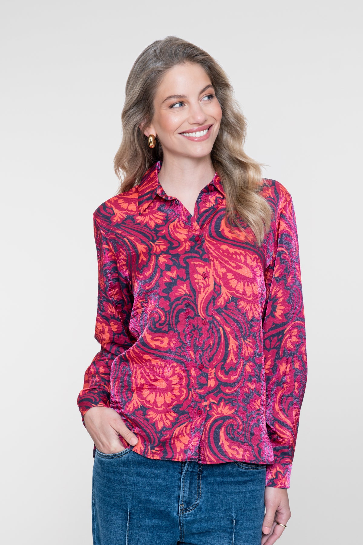 Geisha blouse met sierlijke print en glans – Shop de look