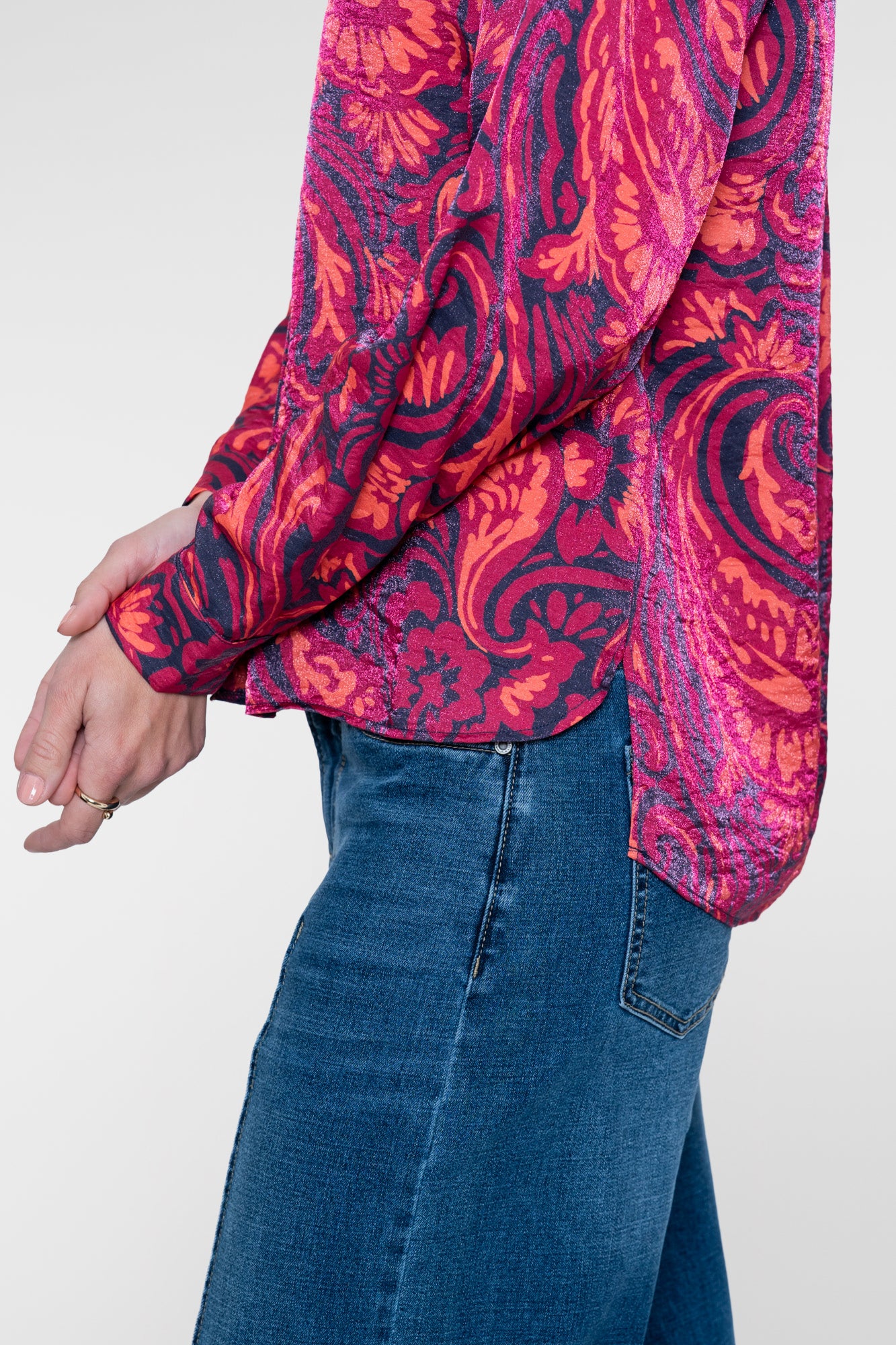 Geisha blouse met sierlijke print en glans