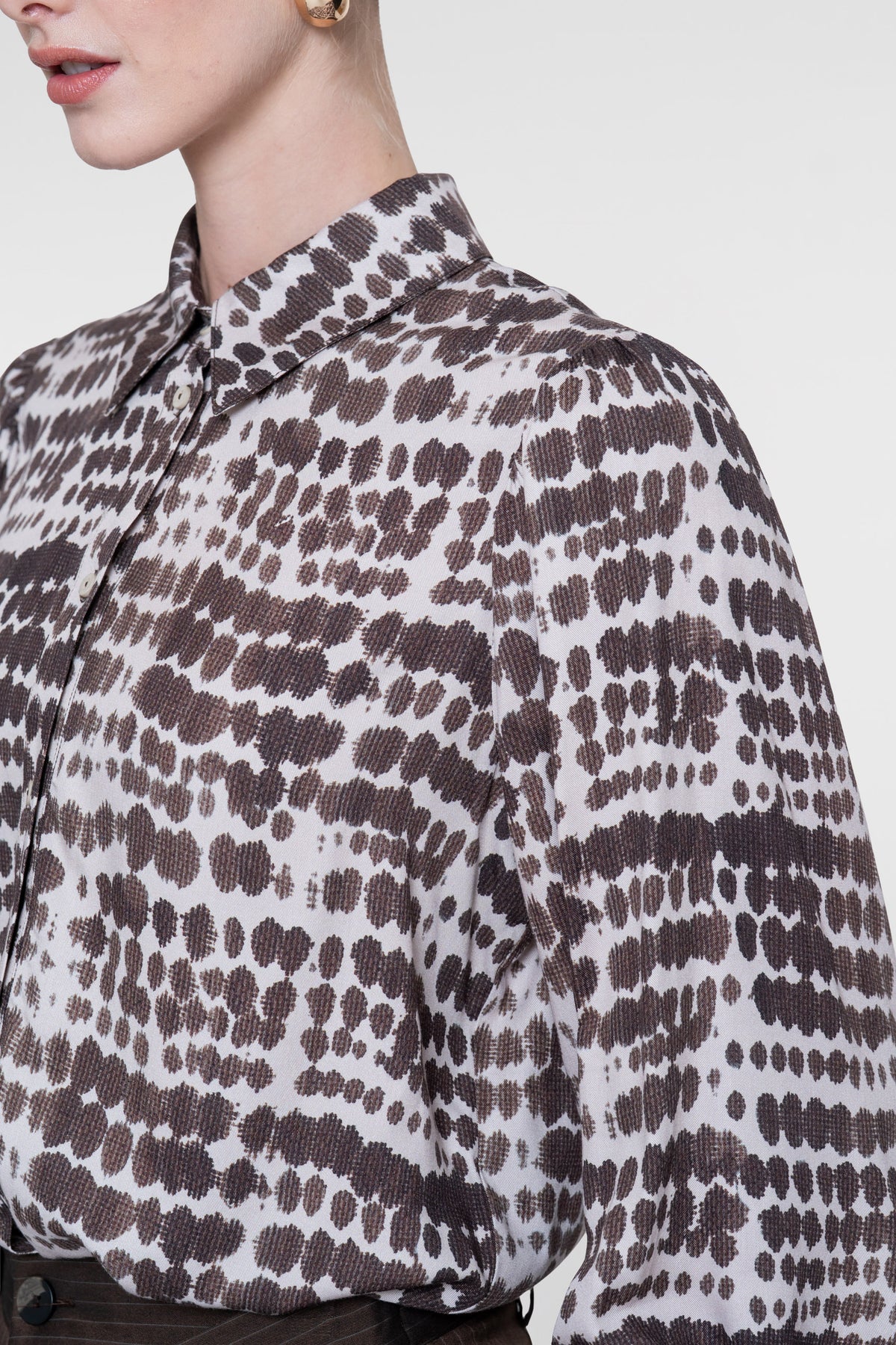 Geisha blouse met Bambi-geïnspireerde print en sierlijke details