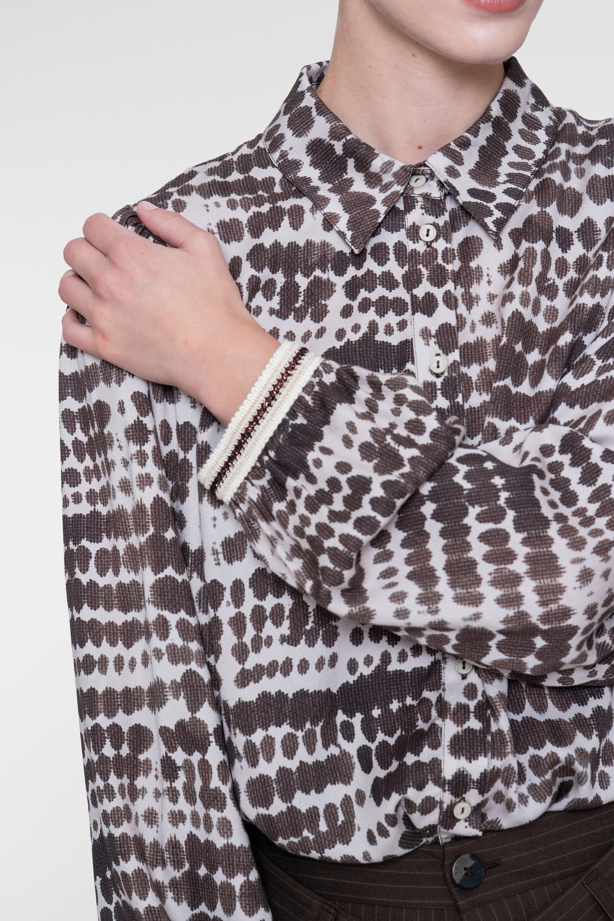 Geisha blouse met Bambi-geïnspireerde print en sierlijke details