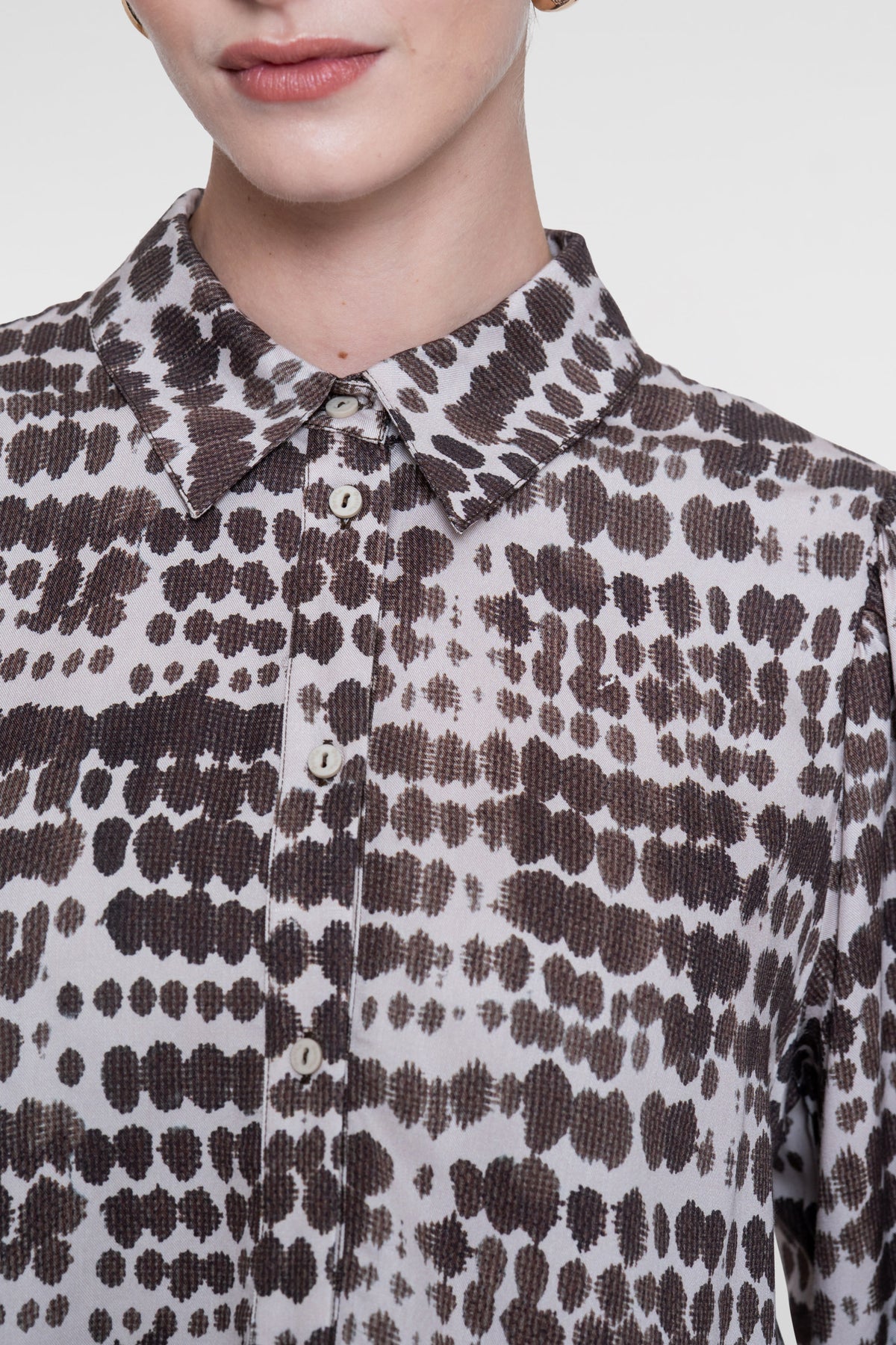 Geisha blouse met Bambi-geïnspireerde print en sierlijke details
