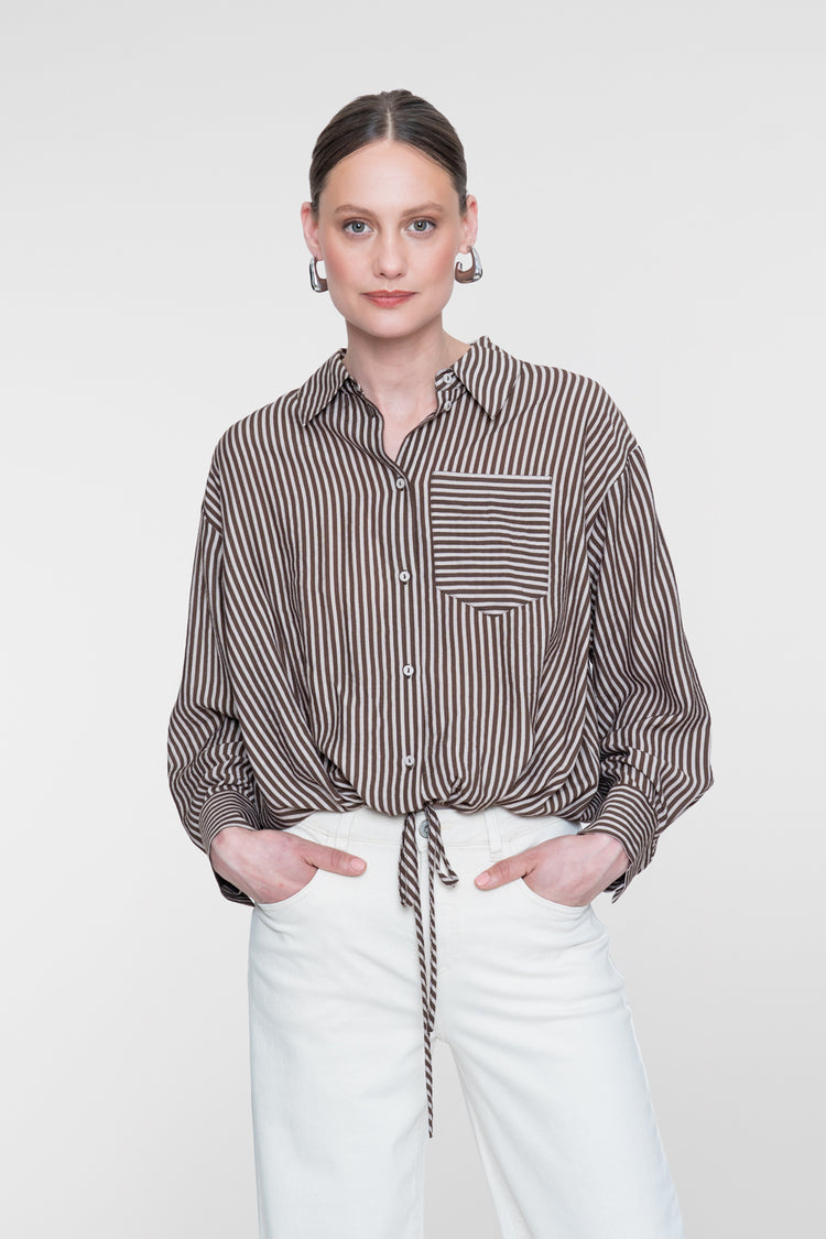 Geisha gestreepte blouse met strikdetail en borstzak