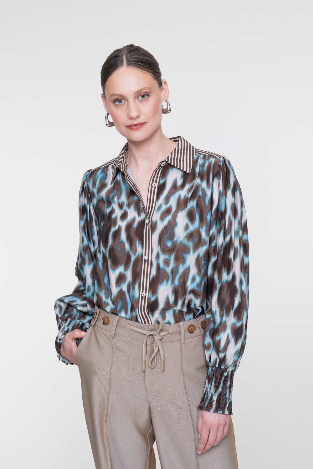 Geisha blouse met animaldessin en gestreepte details