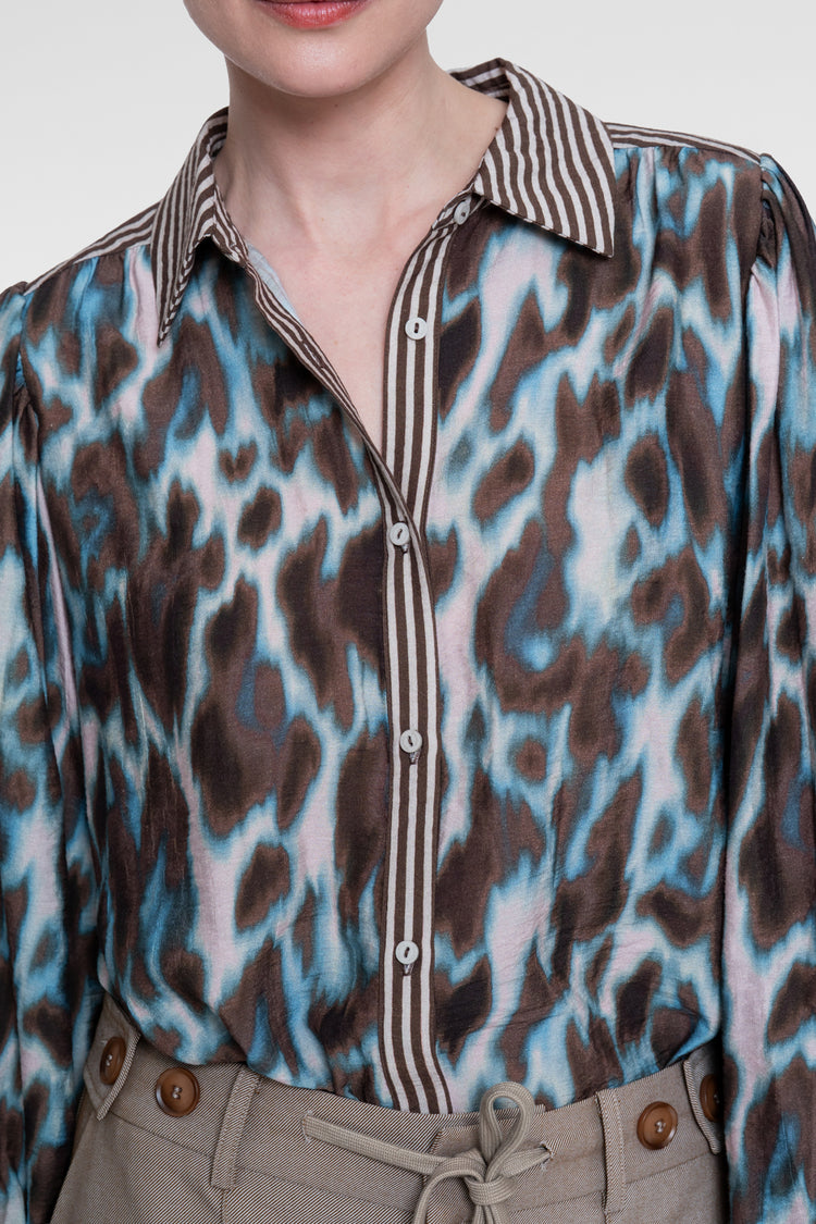Geisha blouse met animaldessin en gestreepte details