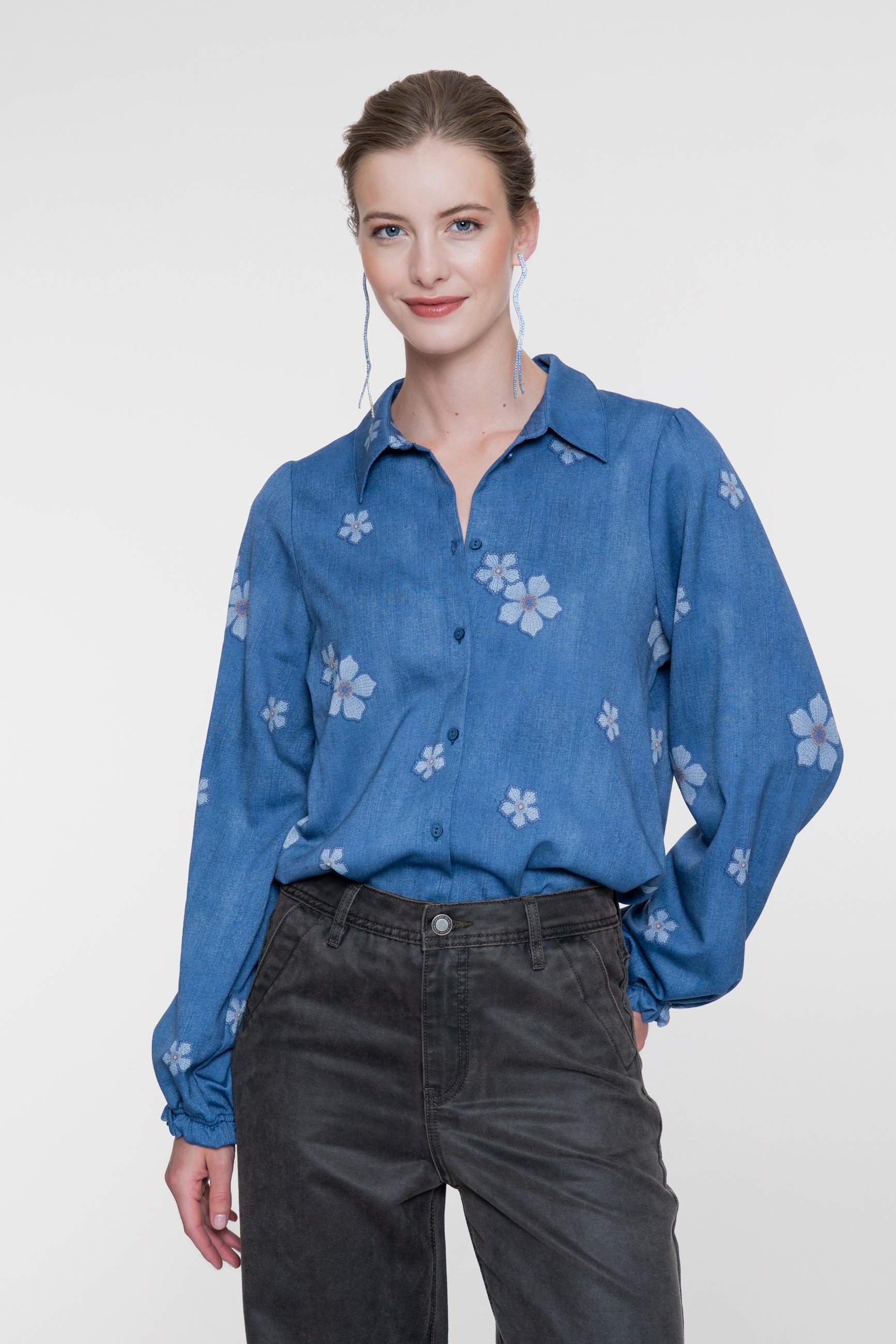 Geisha blauwe blouse met bloemendessin