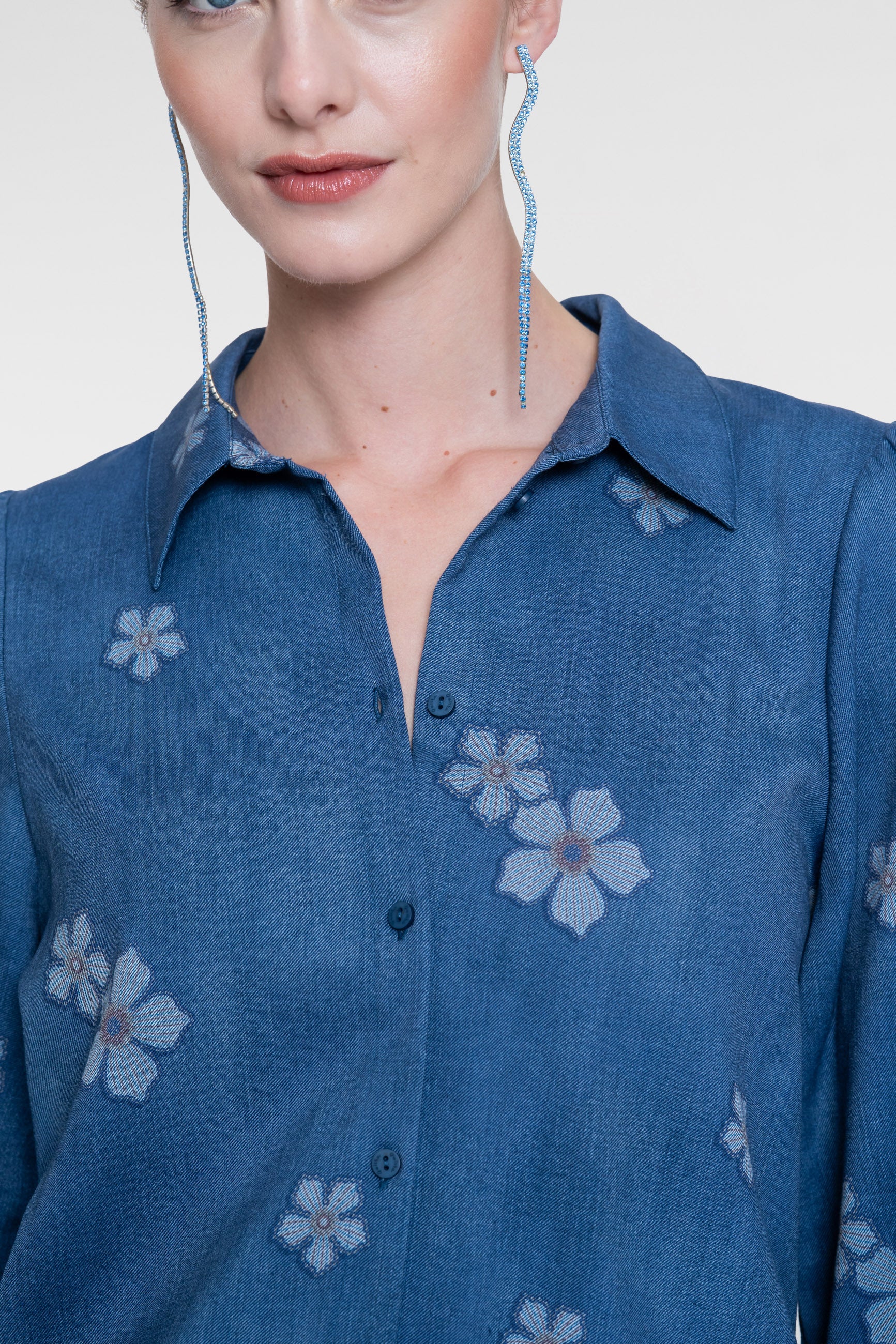 Geisha blauwe blouse met bloemendessin