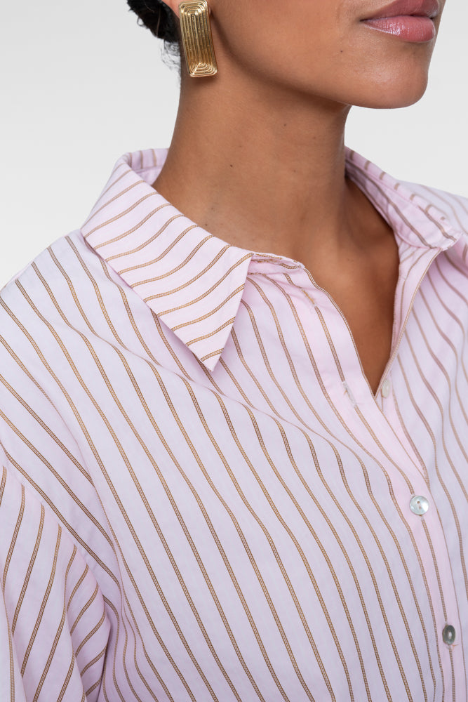 Geisha roze blouse met krijtstreep en lage schouderinzet