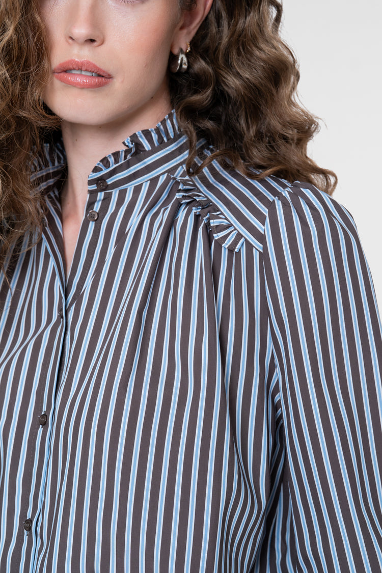 Geisha blouse met strepen en romantische ruffledetails