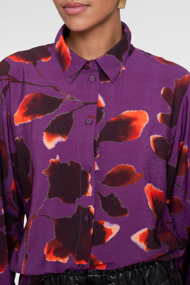 Geisha paarse blouse met abstracte bloemenprint