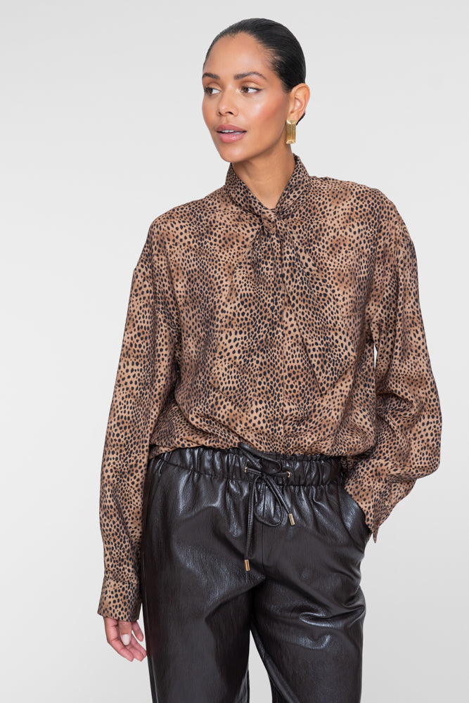Geisha oversized blouse met leopardprint en strikdetail – Shop de look