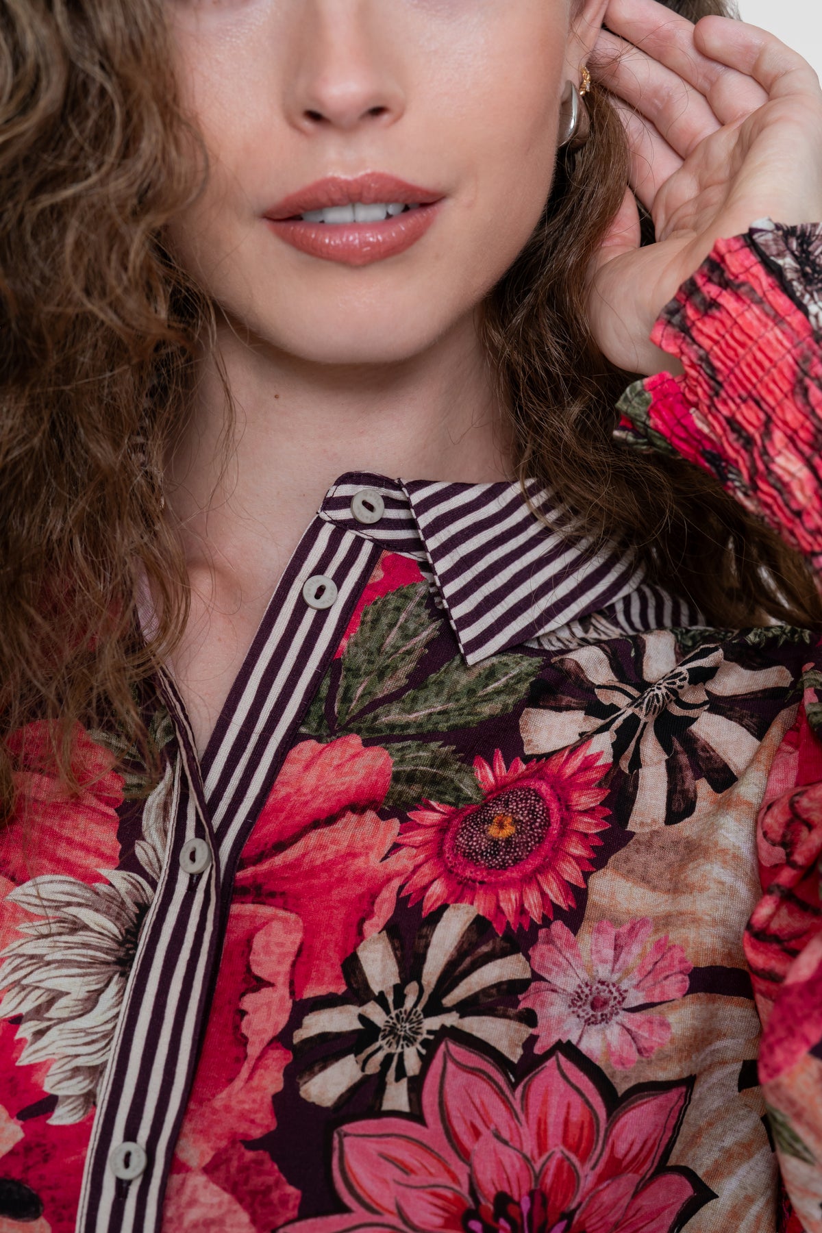 Geisha blouse met floraldessin en contrasterende details