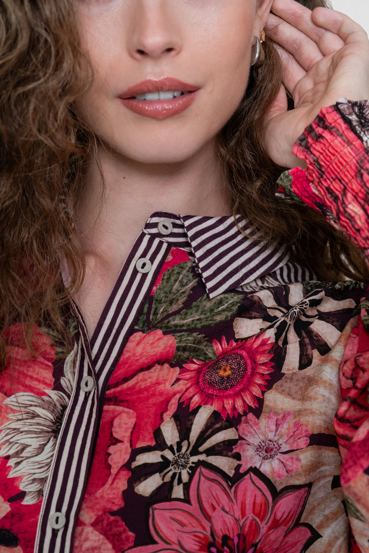 Geisha blouse met floraldessin en contrasterende details