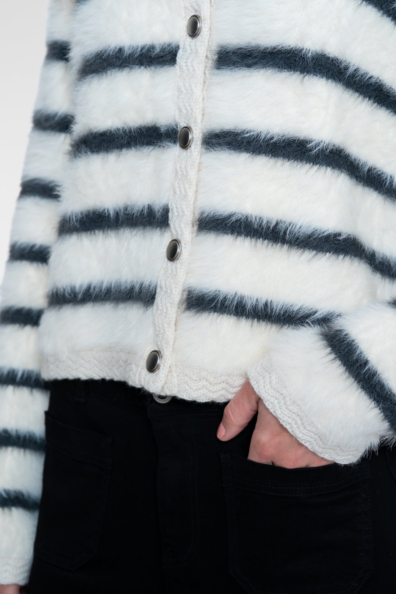 Geisha gestreept vest met zachte hairy look en sierdetails