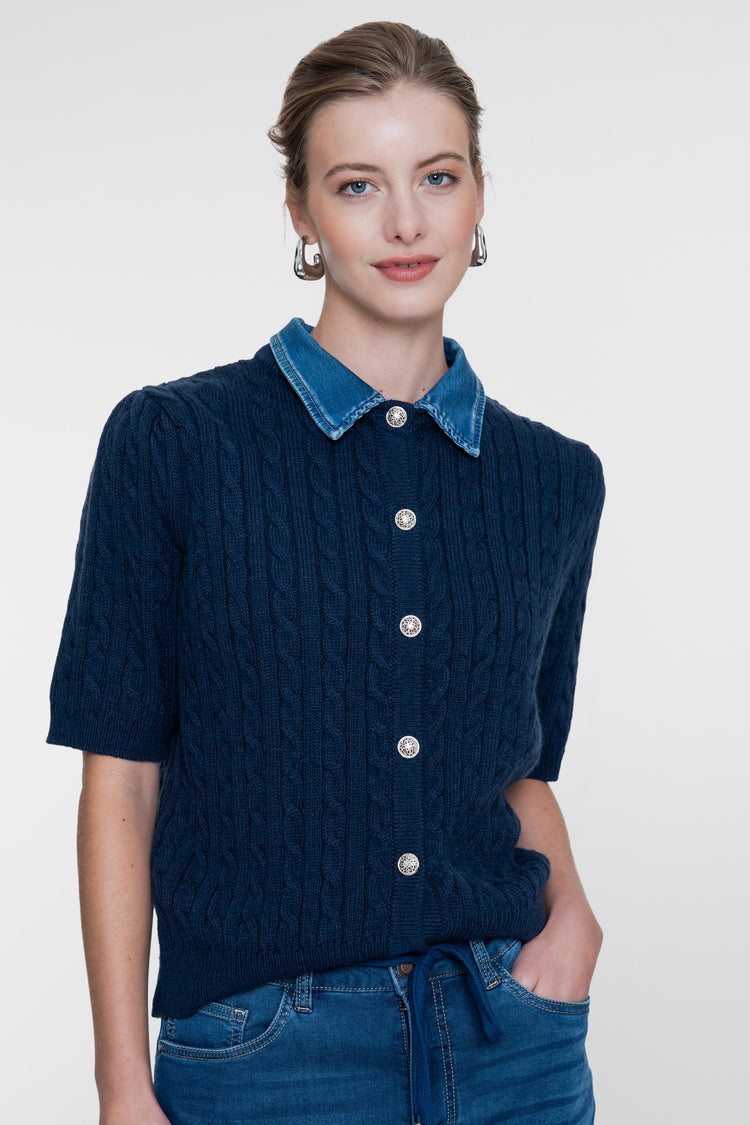 Geisha cardigan met denim contrastkraag en kabelstructuur