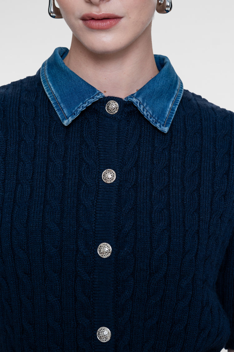 Geisha cardigan met denim contrastkraag en kabelstructuur