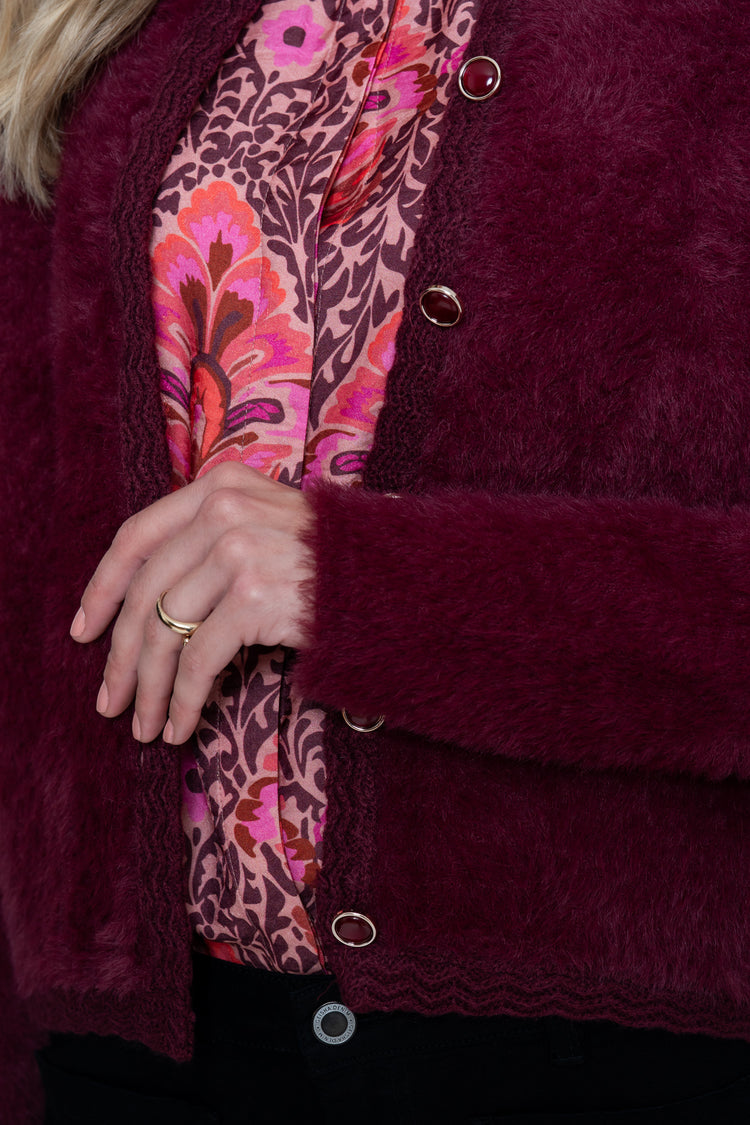 Geisha fluffy vest met sierknopen