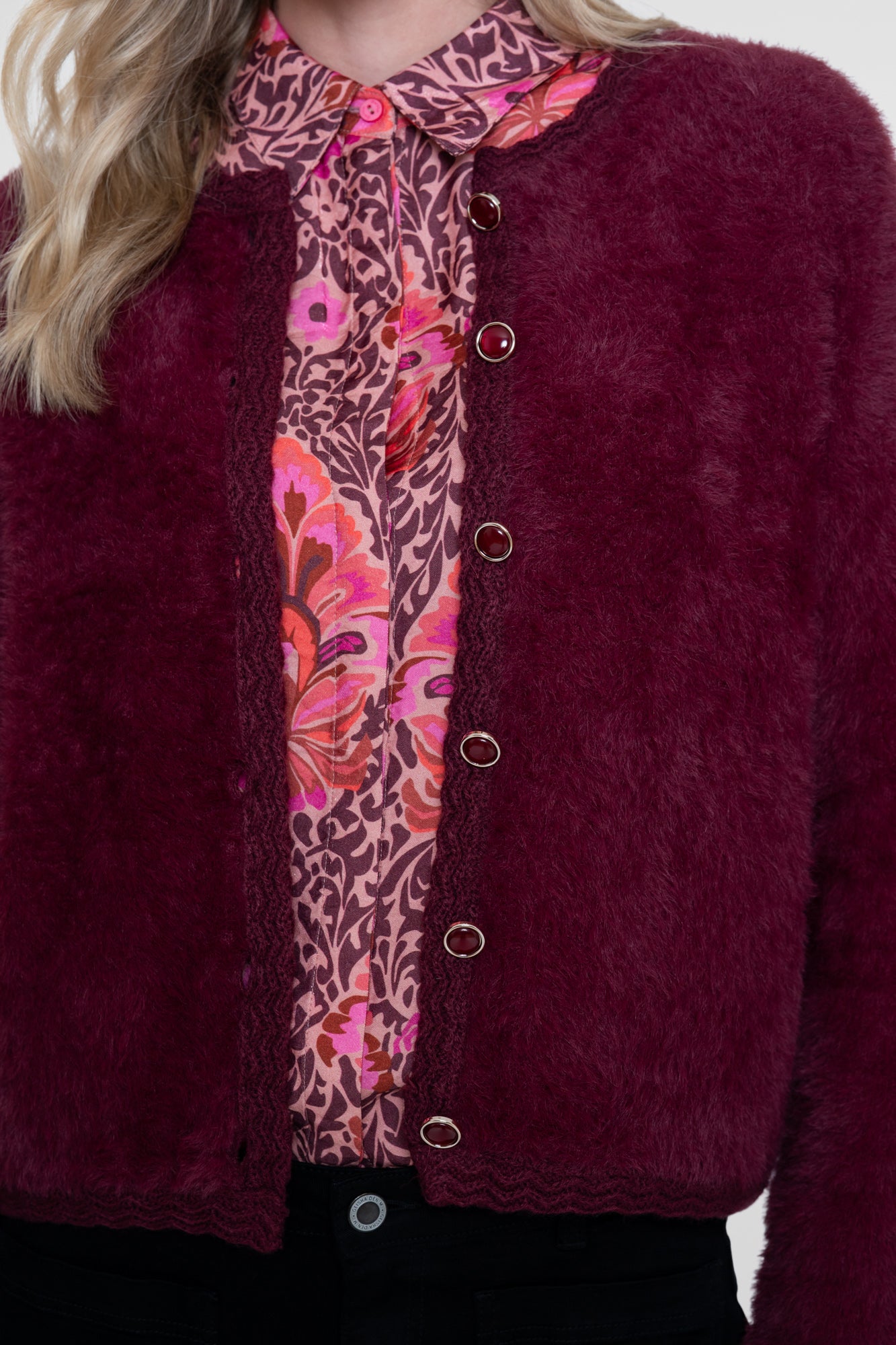 Geisha fluffy vest met sierknopen