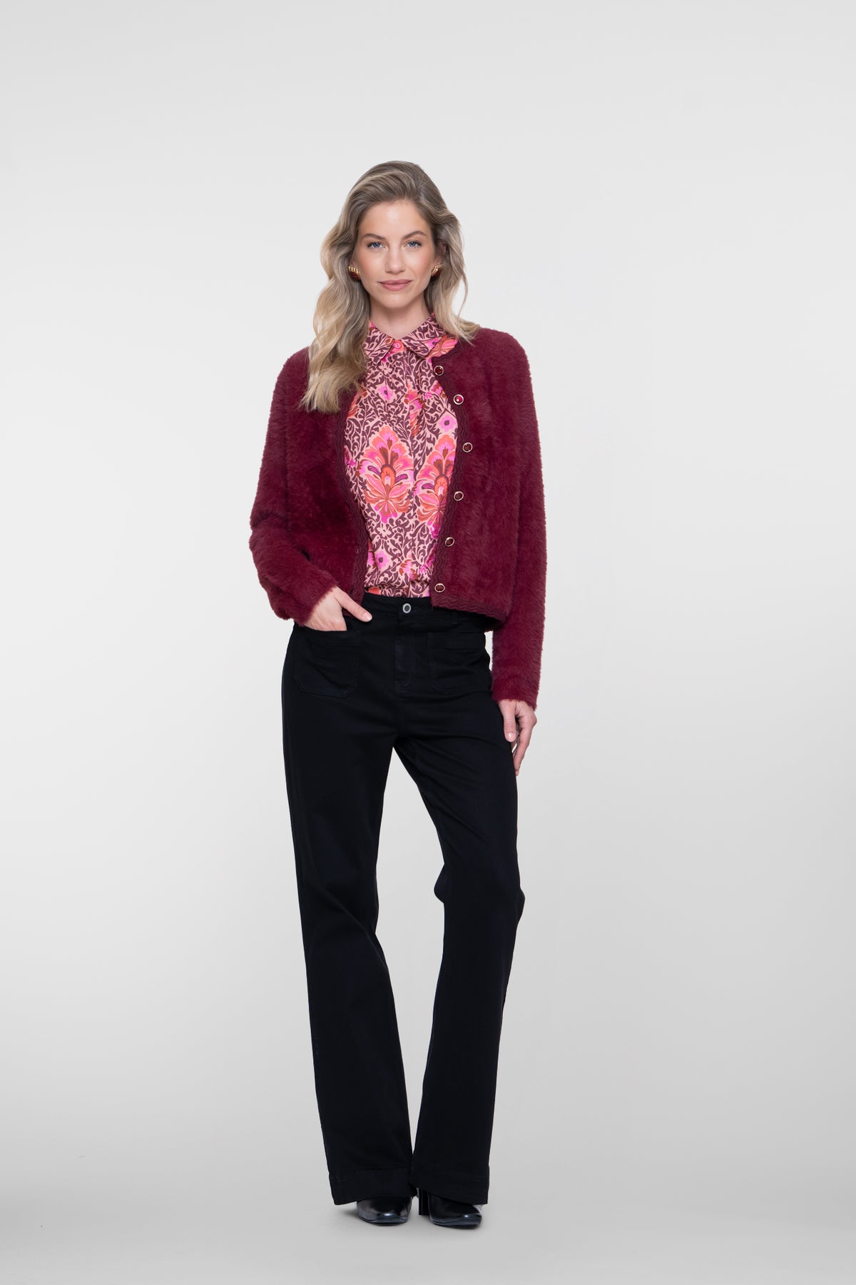 Geisha fluffy vest met sierknopen