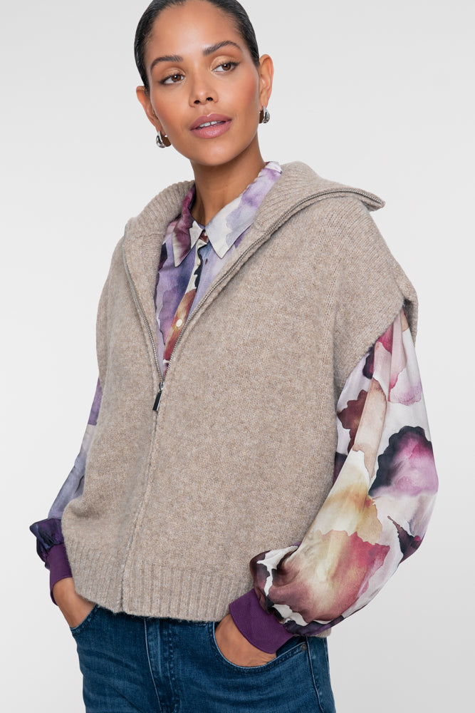 Geisha gebreid vest met hoge kraag en ritssluiting