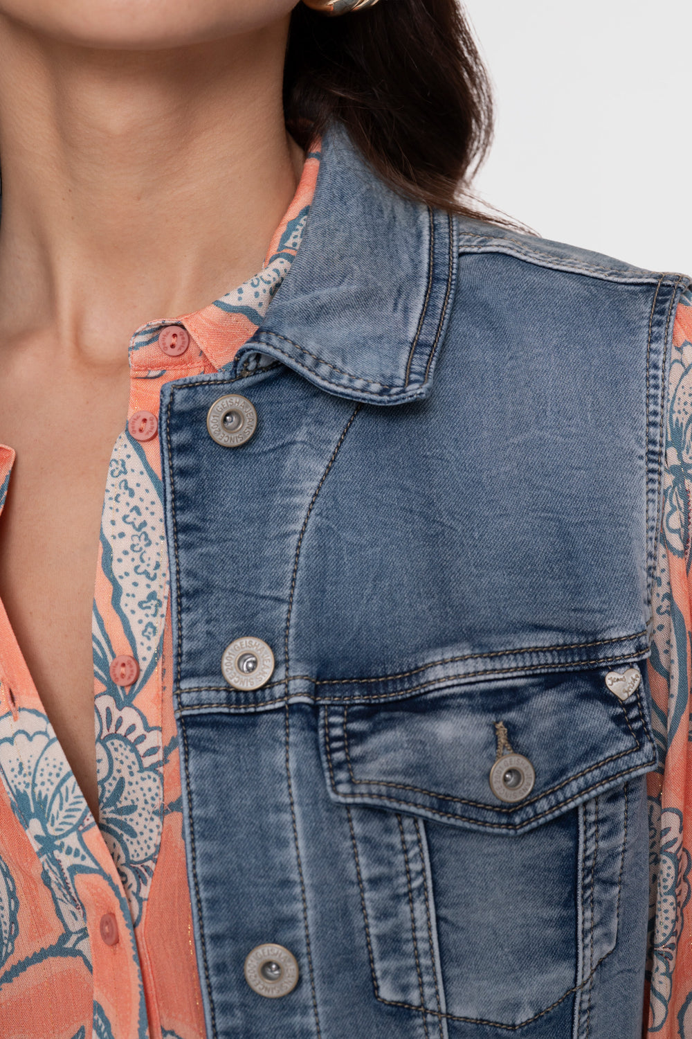 Geisha denim gilet met kraag en knoopsluiting