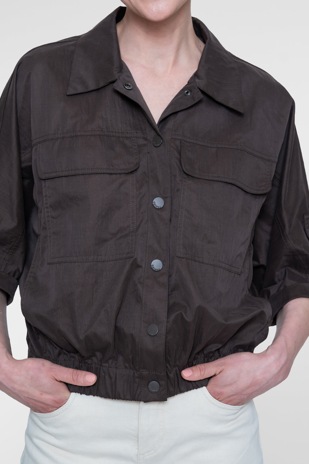Geisha kort jack met utility details en soepele pasvorm