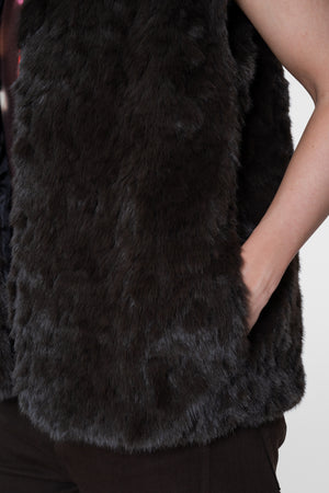 Geisha gilet van imitatiebont met strikceintuur