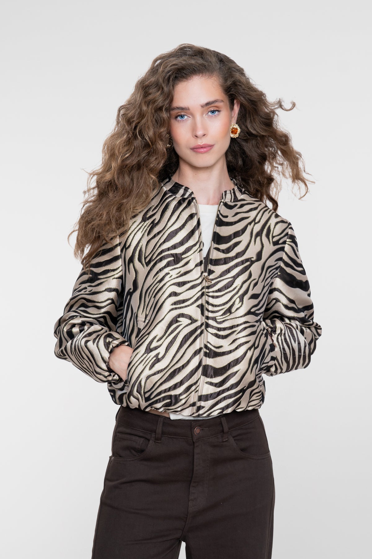Geisha jasje met jacquard zebra dessin en glanzende lurexdetails – Shop de look