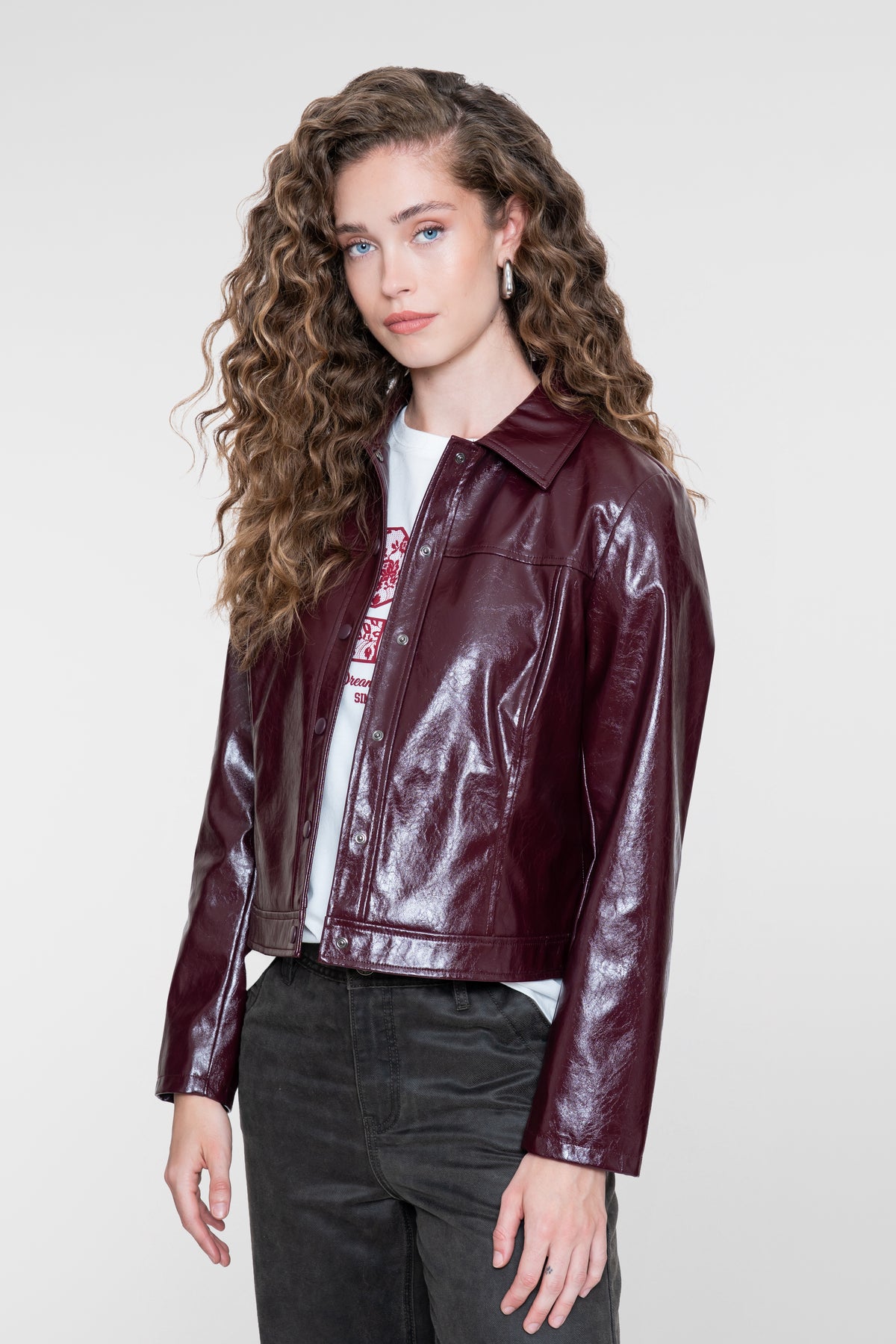 Geisha dames leather look jacket in bordeaux met drukknopen