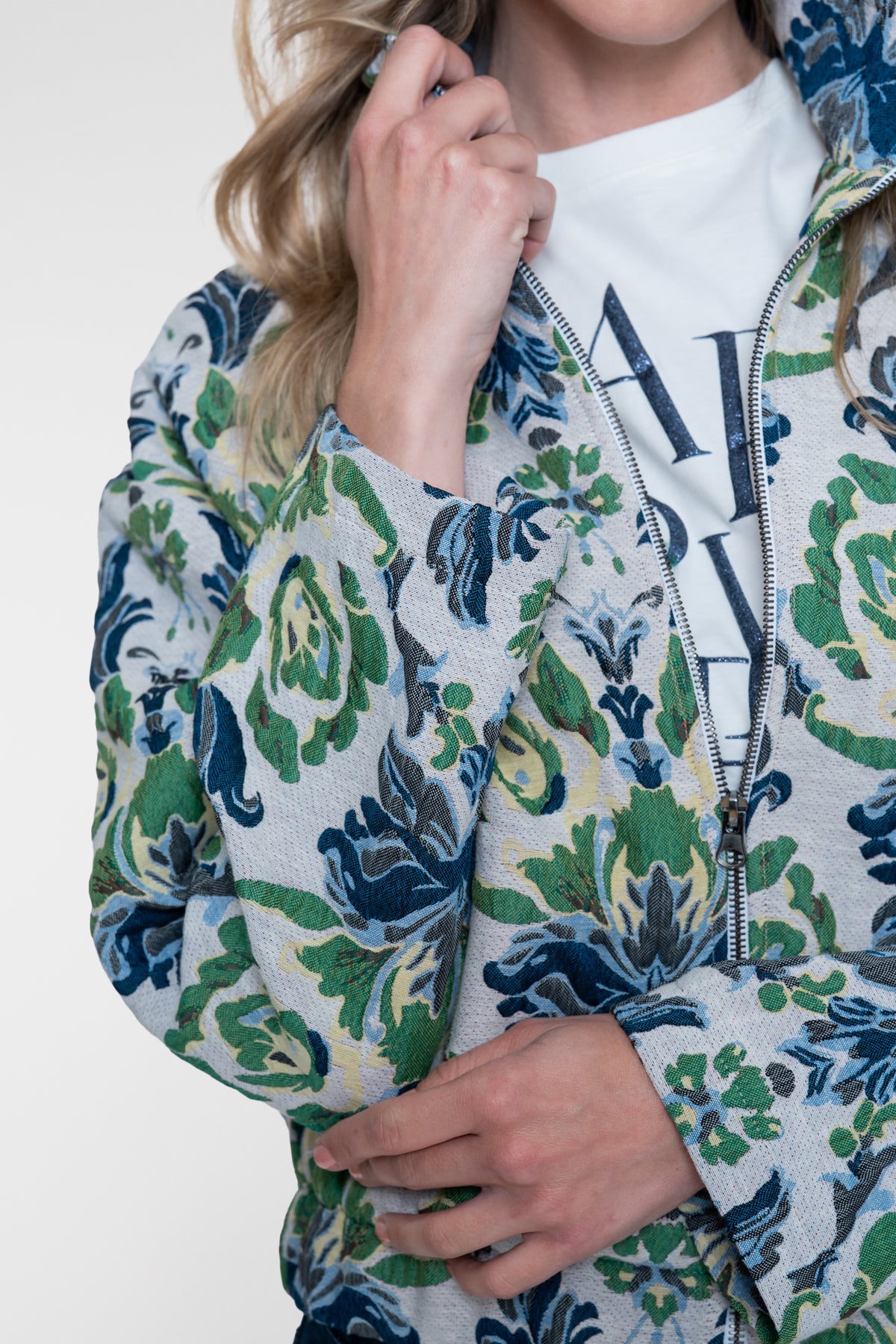 Geisha kort jacquard jack met bloemenprint en opstaande kraag