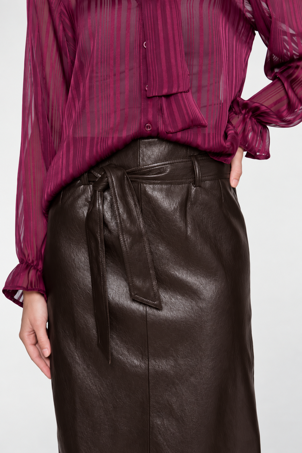 Geisha midi rok met leather look en strikdetail