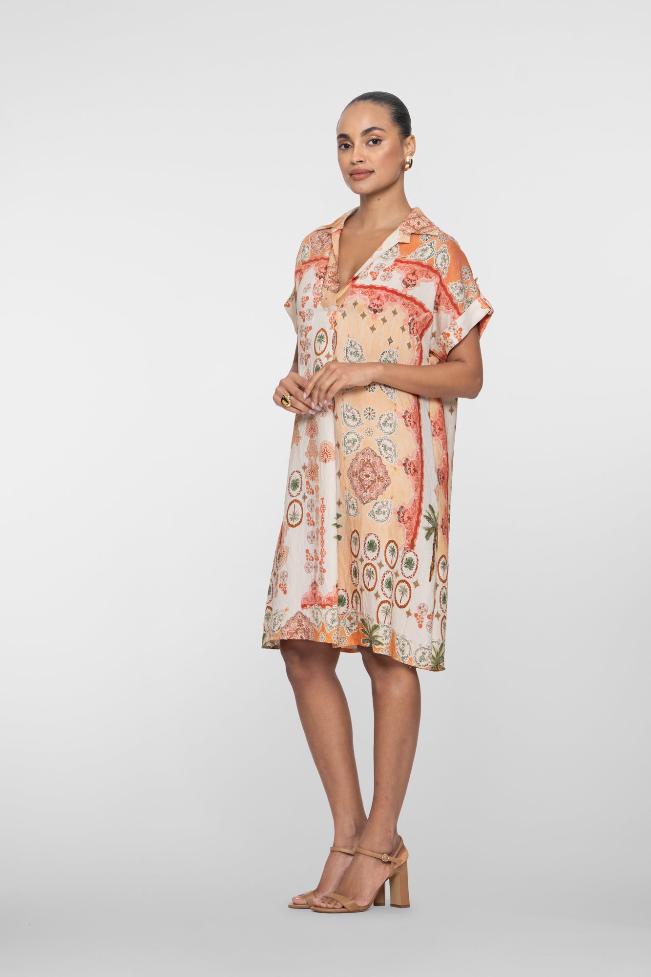 Geisha oranje shirtdress met mediterraanse print en zomerse uitstraling