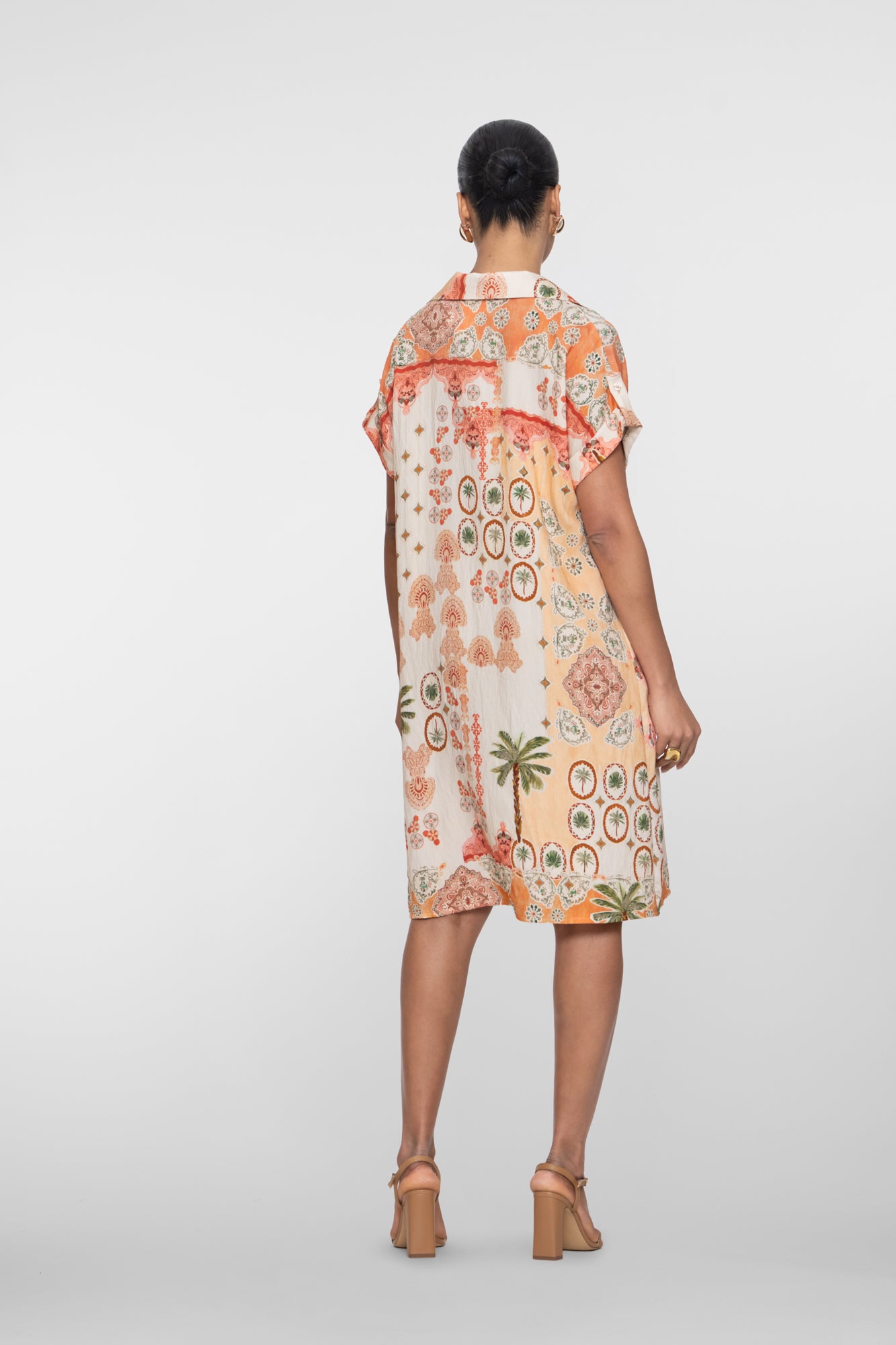Geisha oranje shirtdress met mediterraanse print en zomerse uitstraling