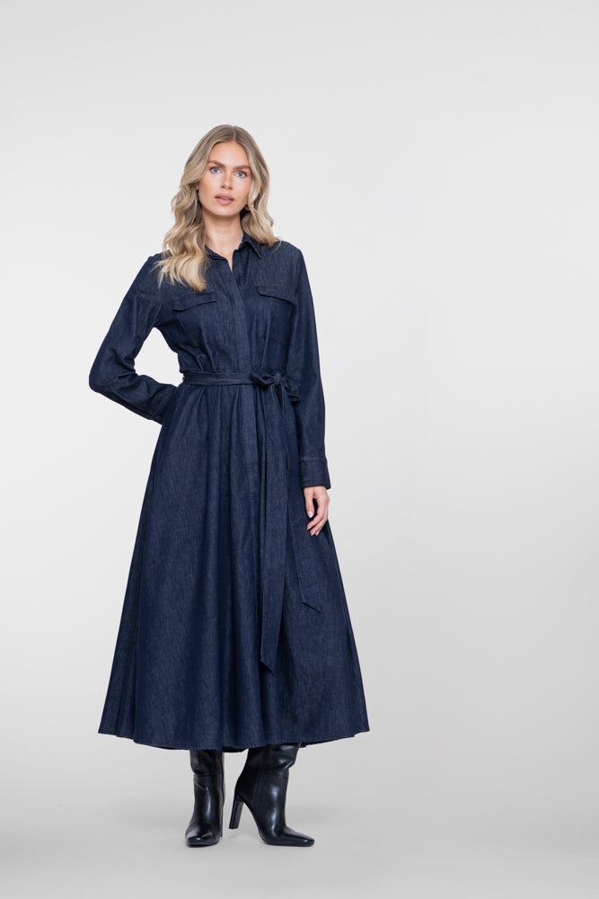 Geisha lange denim jurk met ceintuur en zwierige rok