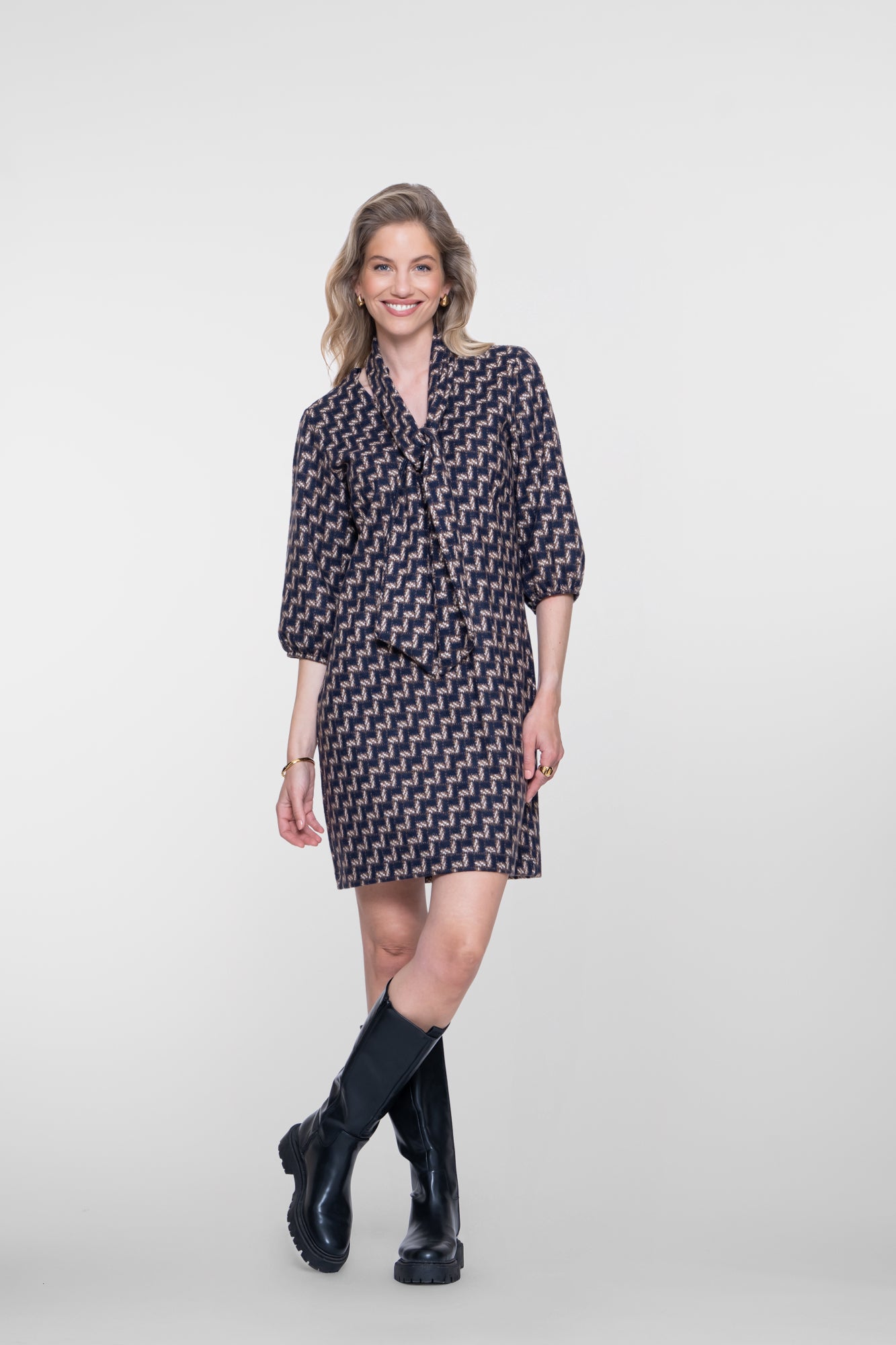 Geisha jurk met geometrische print en afneembaar sjaaltje